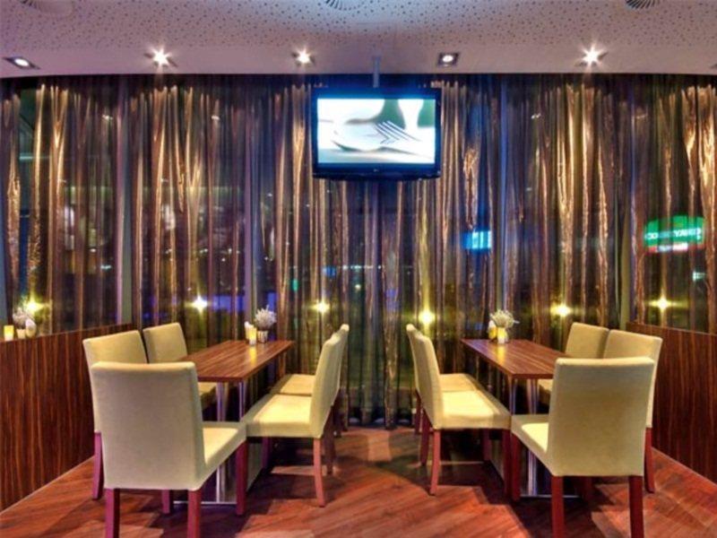 Courtyard By Marriott Linz Ξενοδοχείο Εστιατόριο φωτογραφία